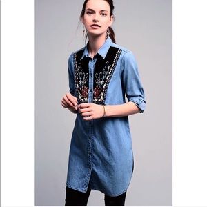 Holding Horses Anthro chambray embroidered top